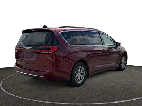 Used 2021 Chrysler Pacifica Touring w/ Cold Weather Group image 6