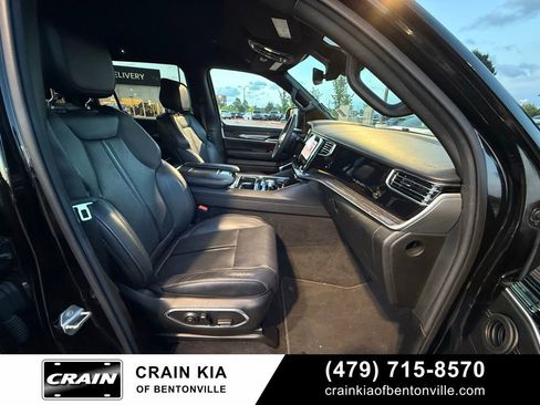 Used 2022 Jeep Wagoneer Series III RWD image 34