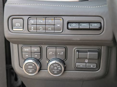 Used 2023 GMC Yukon XL Denali Ultimate AWD/4WD image 16