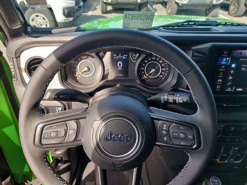 Used 2025 Jeep Wrangler Unlimited Sport AWD/4WD image 25