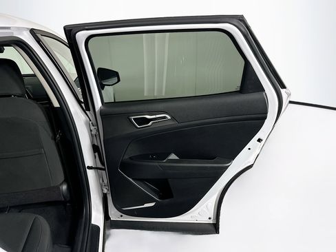 Used 2025 Kia Sportage LX FWD image 27