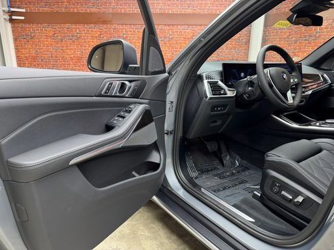 Used 2026 BMW X5 xDrive40i image 9