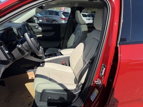 Certified 2023 Volvo XC40 B5 Plus w/ Driver Assist Package image 7