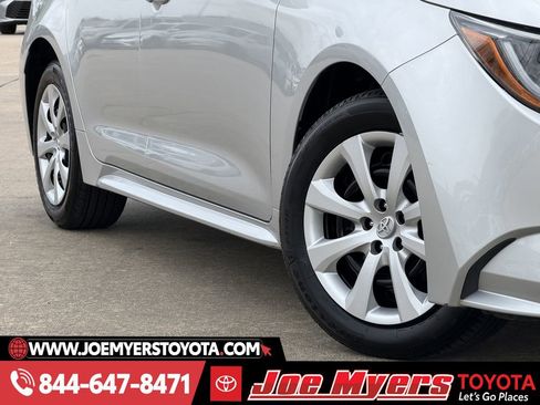 Used 2025 Toyota Corolla LE image 12