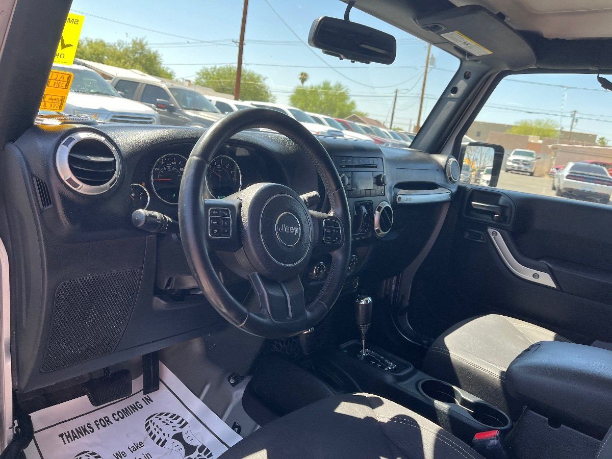 Used 2018 Jeep Wrangler Unlimited Sahara w/ Connectivity Group AWD/4WD image 21