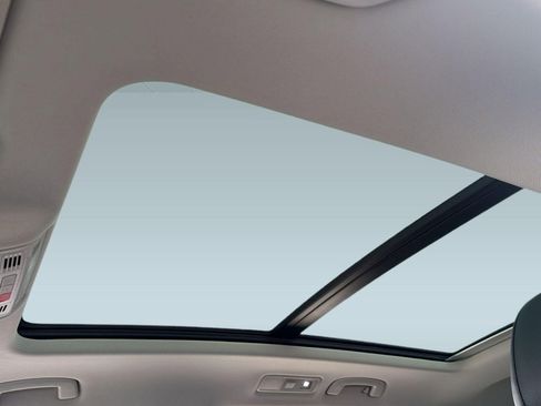 Used 2018 Volkswagen Tiguan SE w/ Panoramic Sunroof Package FWD image 16