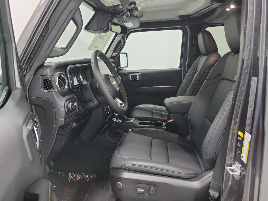 New 2026 Jeep Wrangler Unlimited Sahara w/ Technology Group AWD/4WD image 20