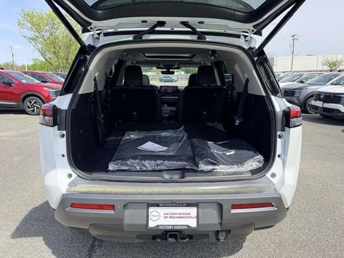 New 2026 Nissan Pathfinder SL AWD/4WD image 12