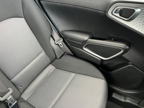 Used 2025 Kia Soul LX w/ LX Technology Package image 35