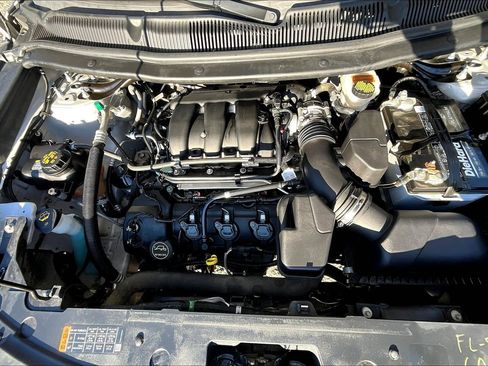 Used 2018 Ford Explorer XLT w/ Equipment Group 202A image 8