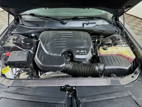 Used 2016 Dodge Challenger SXT w/ Driver Convenience Group RWD image 33