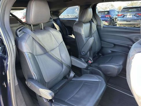 Used 2022 Toyota Sienna XSE image 16