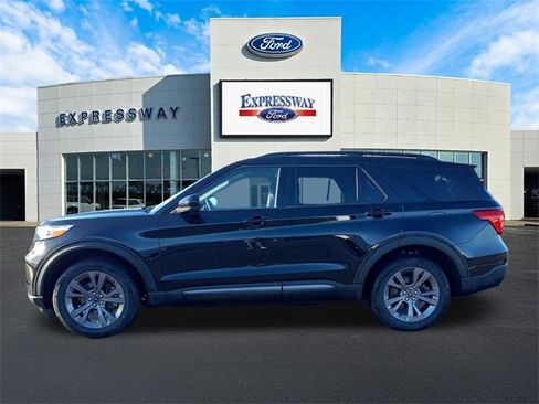 Used 2023 Ford Explorer XLT w/ Equipment Group 202A image 9