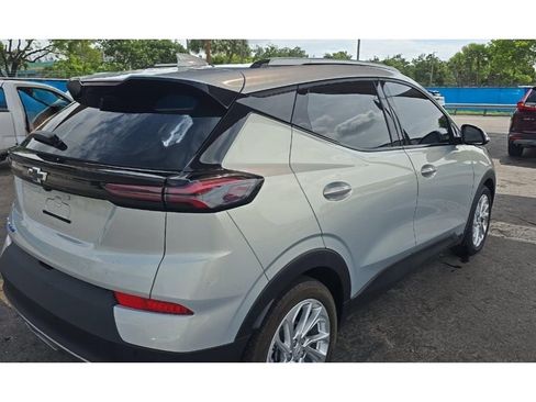 Used 2023 Chevrolet Bolt EUV LT w/ Driver Confidence Package FWD image 3