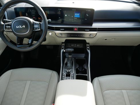 Certified 2025 Kia Sorento S w/ Panoramic Sunroof Package image 10