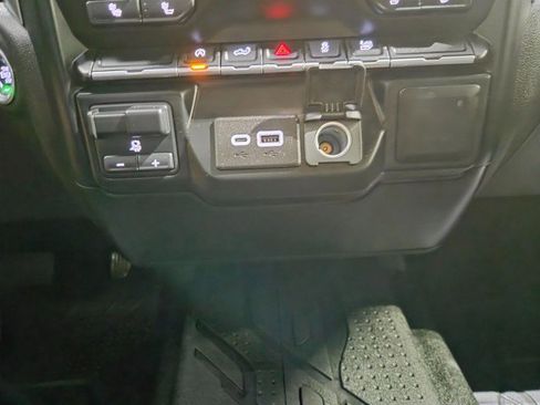 Used 2019 Chevrolet Silverado 1500 LT w/ Texas Edition image 53