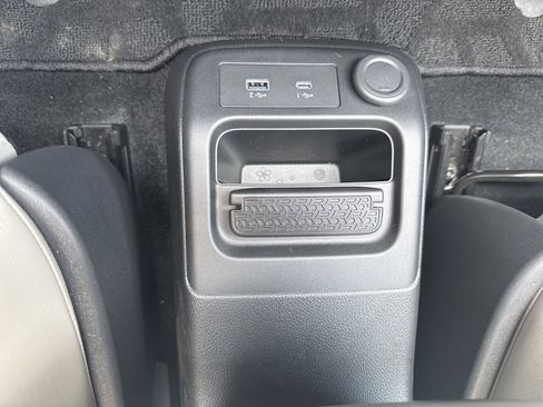 Used 2023 Nissan Ariya FWD image 39