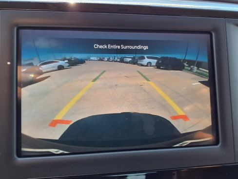 Used 2023 Chrysler Voyager LX FWD image 10