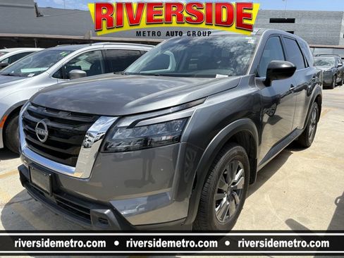Certified 2025 Nissan Pathfinder S FWD image 1
