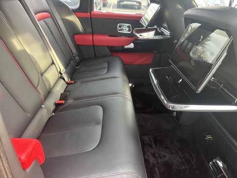 Used 2025 Rolls-Royce Cullinan AWD/4WD image 53