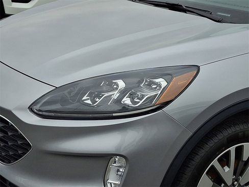 Certified 2022 Ford Escape Titanium image 9