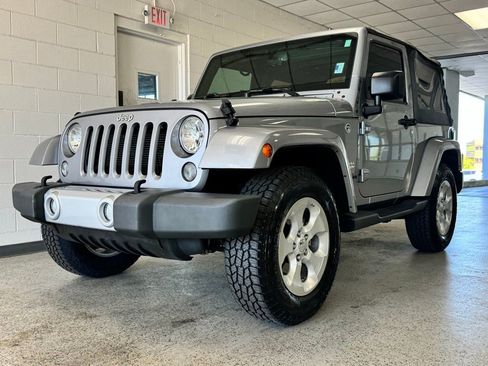 Used 2015 Jeep Wrangler Sahara image 17