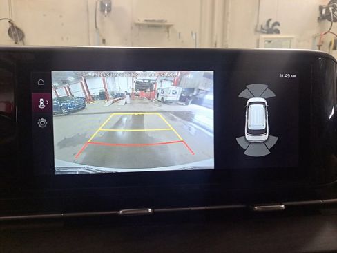 Used 2023 Kia Carnival EX image 31