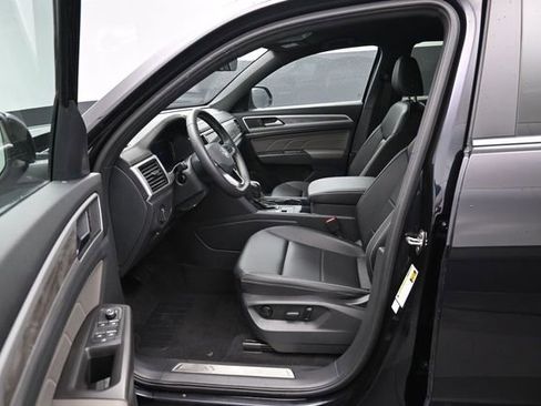Used 2023 Volkswagen Atlas Cross Sport SE FWD image 9