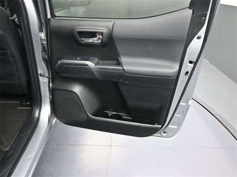 Used 2022 Toyota Tacoma TRD Off-Road image 13