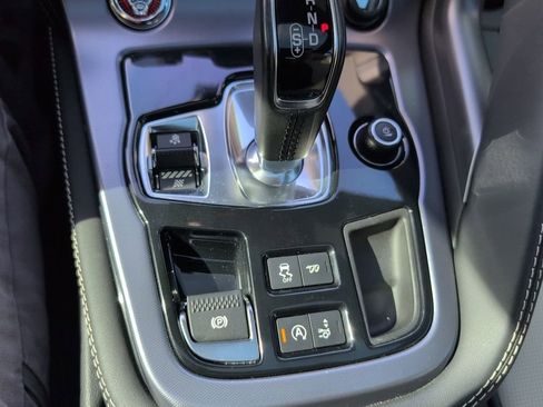 Used 2020 Jaguar F-TYPE R image 17