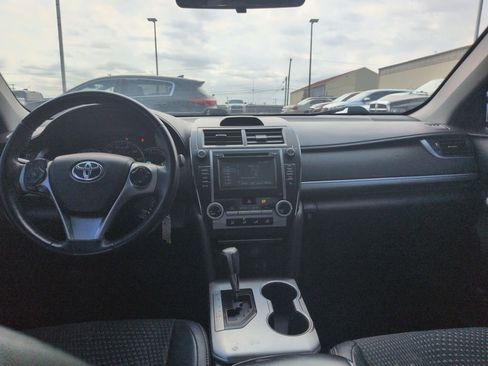 Used 2014 Toyota Camry SE image 13