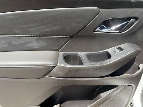 Used 2021 Chevrolet Traverse LS AWD/4WD image 31