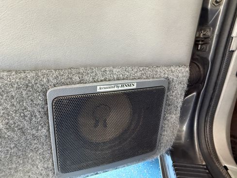 Used 1990 Jeep Cherokee Laredo RWD image 47