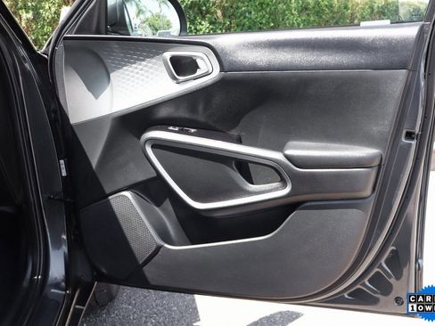 Used 2023 Kia Soul LX image 31