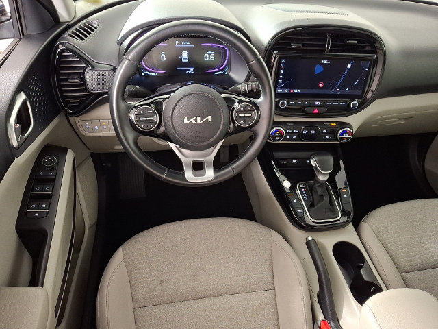 Used 2023 Kia Soul EX FWD image 2