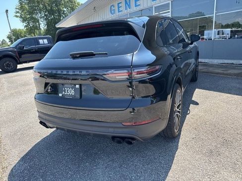 Used 2023 Porsche Cayenne Platinum Edition image 7