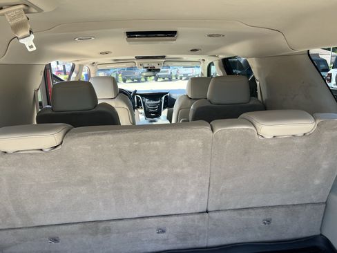 Used 2019 Cadillac Escalade ESV Luxury AWD/4WD image 25