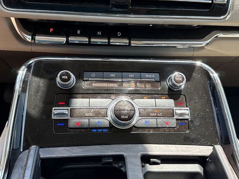 Used 2022 Lincoln Navigator Reserve RWD image 25