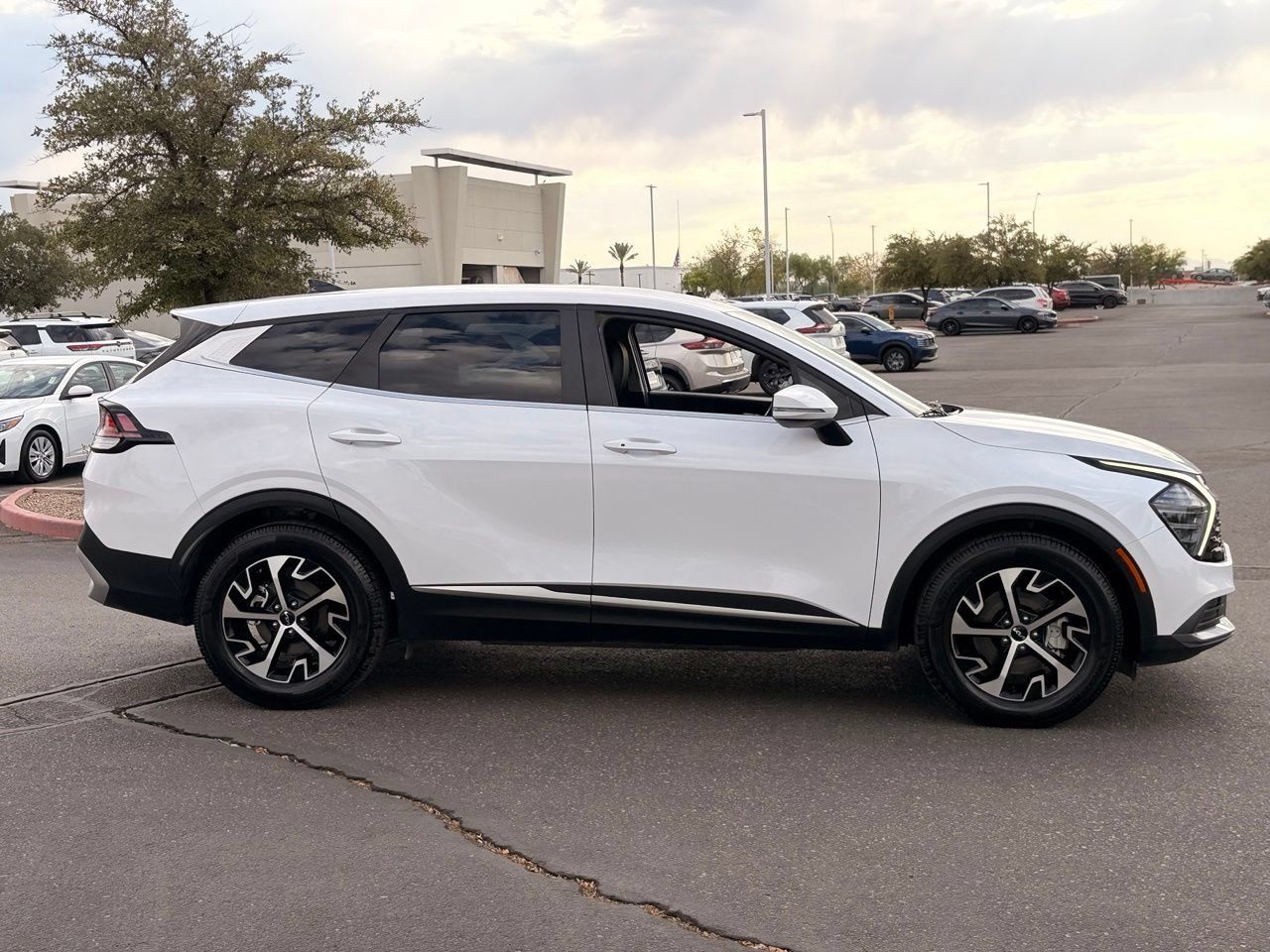 Used 2024 Kia Sportage EX FWD image 7