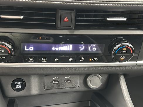 Used 2025 Nissan Rogue SV AWD/4WD image 21