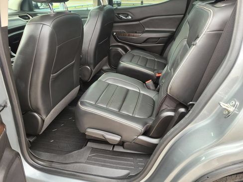 Used 2023 GMC Acadia Denali w/ Denali Ultimate Package FWD image 3