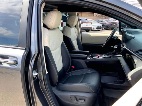 New 2025 Toyota Sienna Platinum image 9