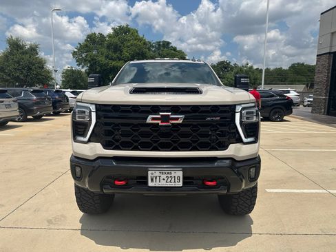 Used 2026 Chevrolet Silverado 2500 ZR2 AWD/4WD image 2