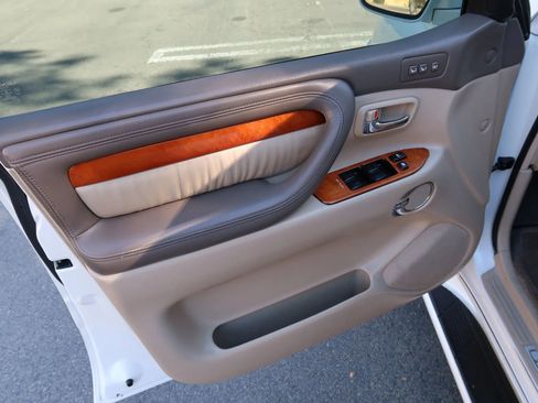 Used 2005 Lexus LX 470 4WD image 12