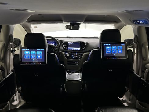 Used 2022 Chrysler Pacifica Touring-L image 31