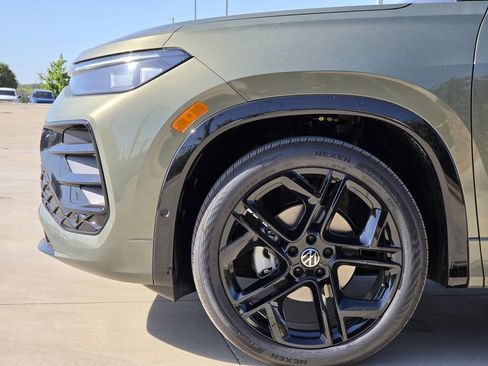 New 2026 Volkswagen Tiguan SE R-Line FWD image 7