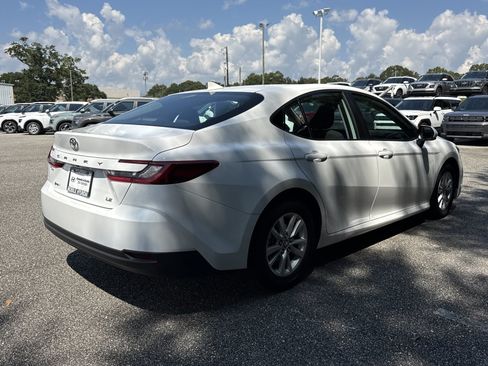 Used 2025 Toyota Camry LE FWD image 3