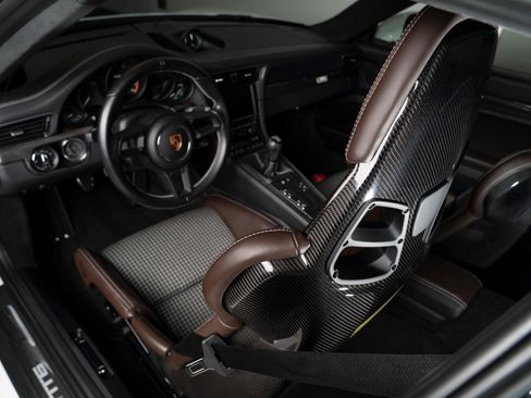 Used 2016 Porsche 911 R image 29