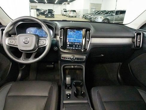 Certified 2025 Volvo XC40 B5 Core w/ Protection Package Premier image 5