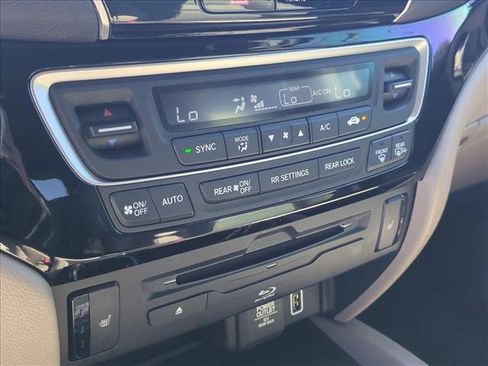 Used 2022 Honda Pilot Touring image 15